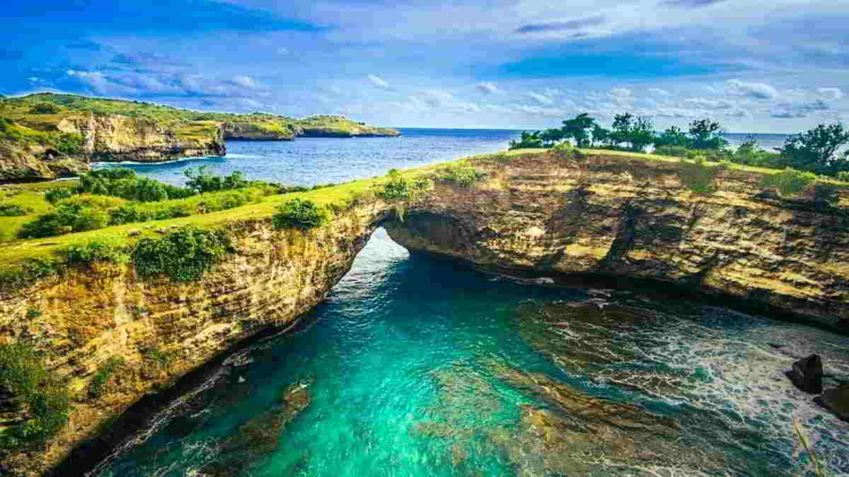 Pesona Nusa Penida, Permata Tersembunyi di Bali yang Memikat Hati