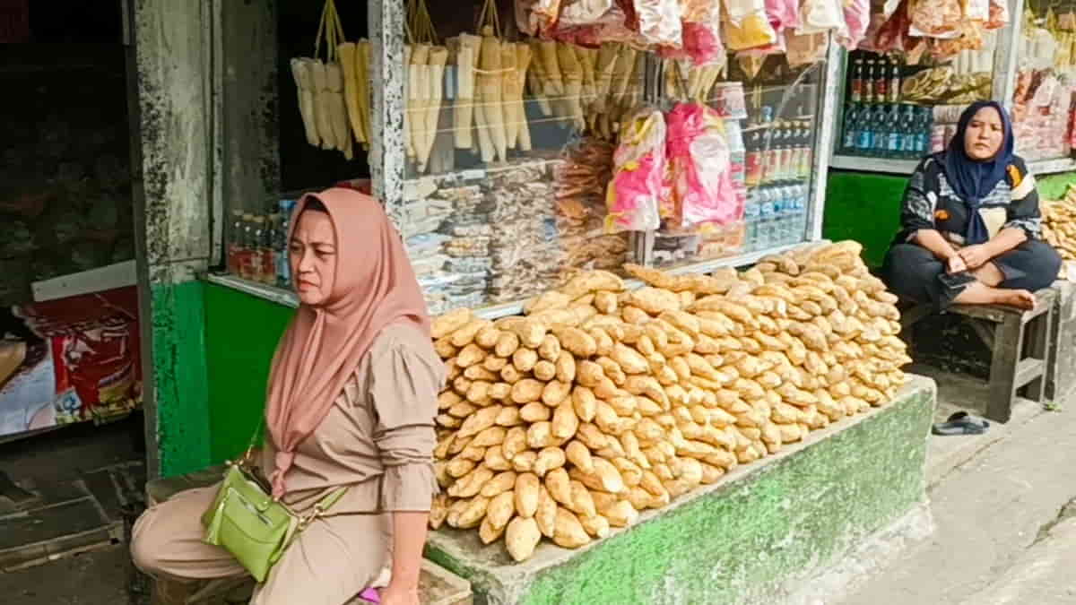 Pedagang Oleh-Oleh di Cadas Pangeran Sumedang Sepi Pembeli saat Nataru, Gegara Tol Cisumdawu?