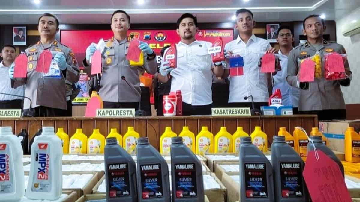 Polisi Bongkar Praktik Produksi Oli Palsu di Cilacap, Puluhan Ribu Botol Siap Edar