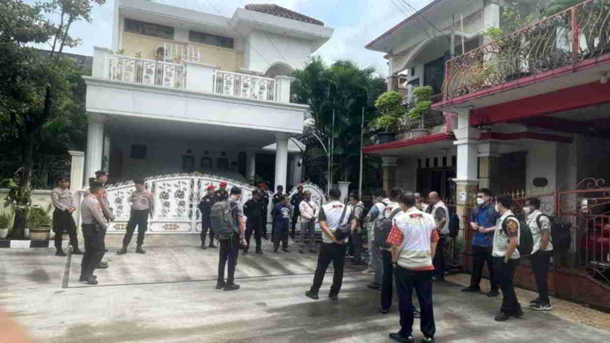 Penyidikan Terus Berlanjut, KPK Geledah Rumah Hasto Kristiyanto di Bekasi