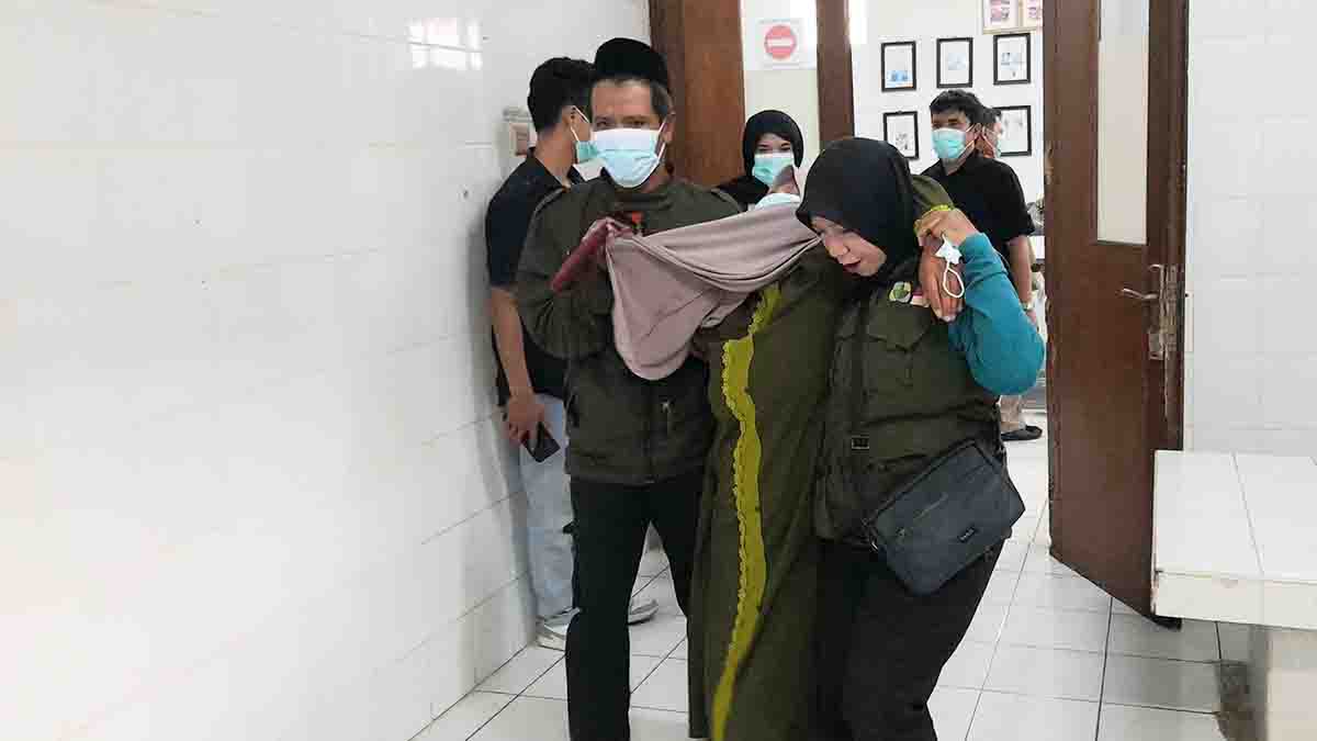 Tangis Histeris Keluarga Pria yang Ditemukan Mengambang di Sungai Citanduy saat Datangi RSUD Banjar