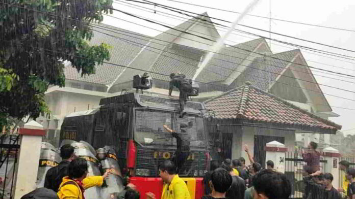 Kerusuhan Demo Indonesia Gelap