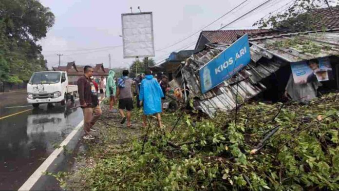 Angin kencang Karangkamulyan