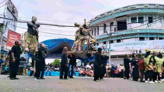 Hari jadi kurang semarak