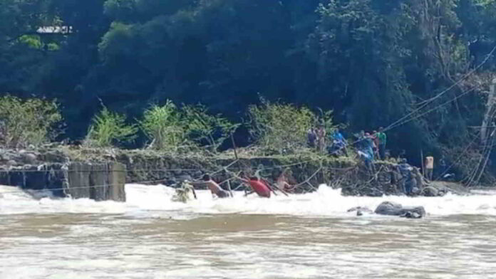 Jembatan Gantung Cirompang