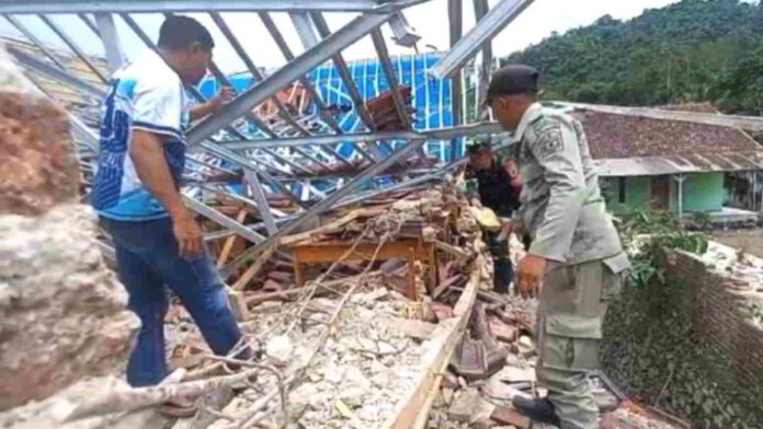 Bangunan Sekolah Dua Lantai