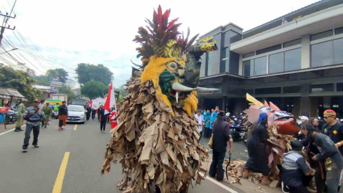 Mengenal Kesenian Helaran Gajah Barong Baregbeg Ciamis