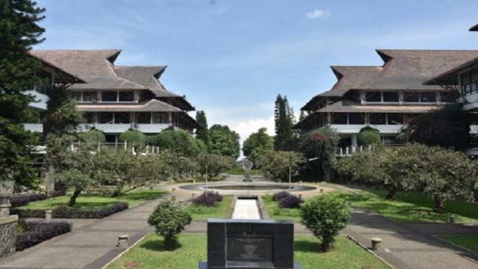 Mengulas Rumah Adat Sunda Julang Ngapak di Jawa Barat