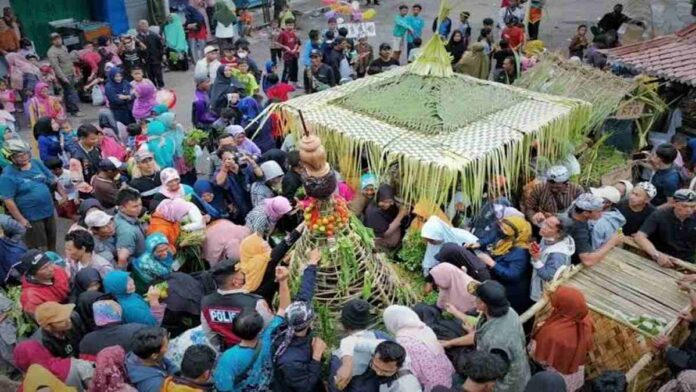 Mengulas Tradisi Ngaruwat Bumi di Subang, Jawa Barat