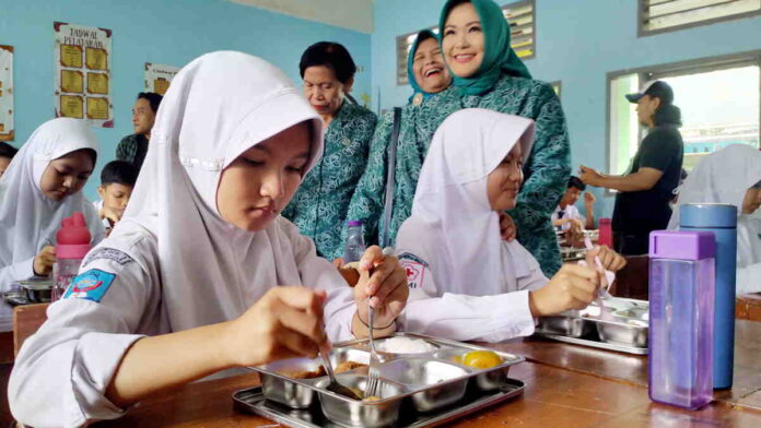 Menu Hari Pertama Makan Bergizi Gratis di Kota Banjar Ada Apa Saja