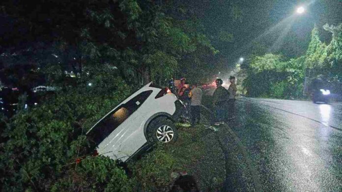 Minibus jurang