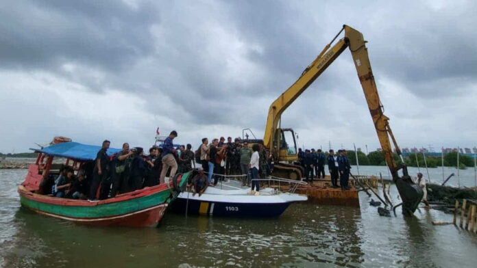 pagar laut di bekasi