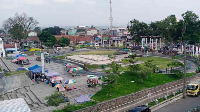 Penataan PKL di Alun-Alun Singaparna Tasikmalaya