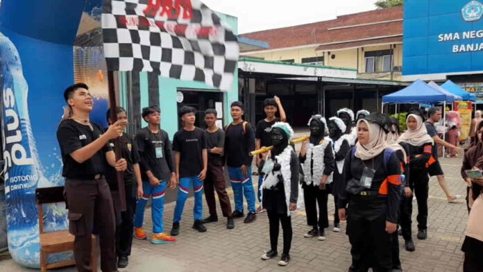 Peserta hiking rally SMAN 1 Kota Banjar