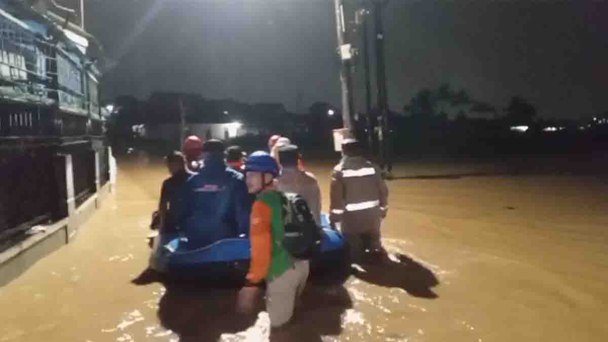 Sungai Cimande Meluap, Ratusan Rumah di Sumedang Terendam Banjir, 