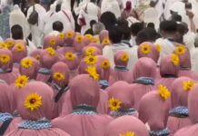 Viral Jemaah Umroh Asal Indonesia Bergaya Unik