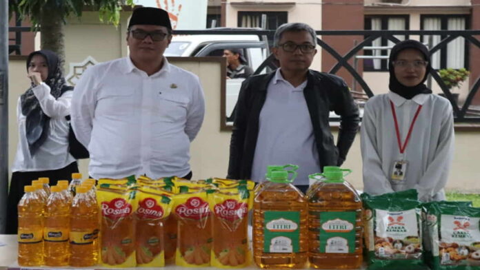 Kemenag Kabupaten Tasikmalaya menggelar bazar sembako murah