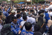 Lulusan PPPK dan CASN demo di Garut