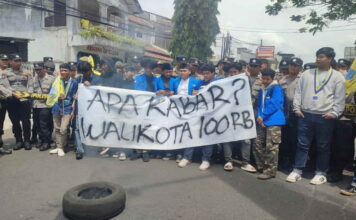 Sertijab Walikota Tasikmalaya didemo mahasiswa