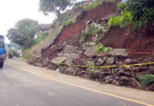 TPT Longsor Tutup Setengah Jalan Nasional di Sumedang