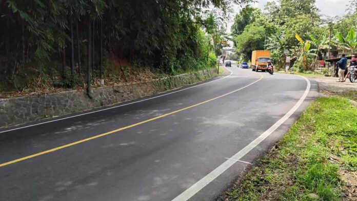 Pemudik saat melintas di Tanjakan Cibeka Ciamis