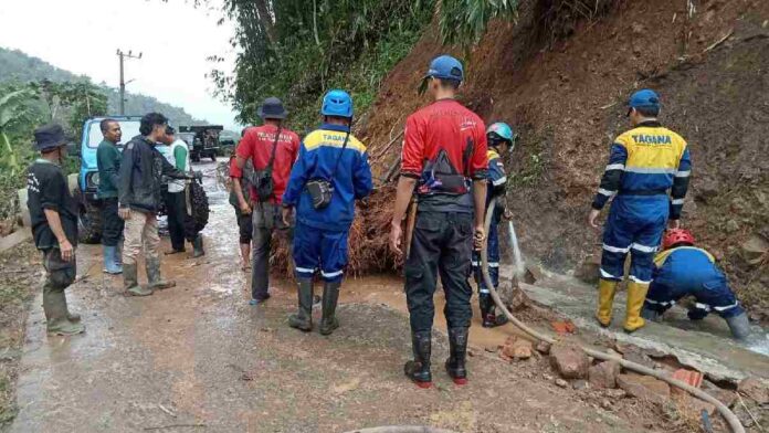 Tebing longsor kadipaten Tasikmalaya